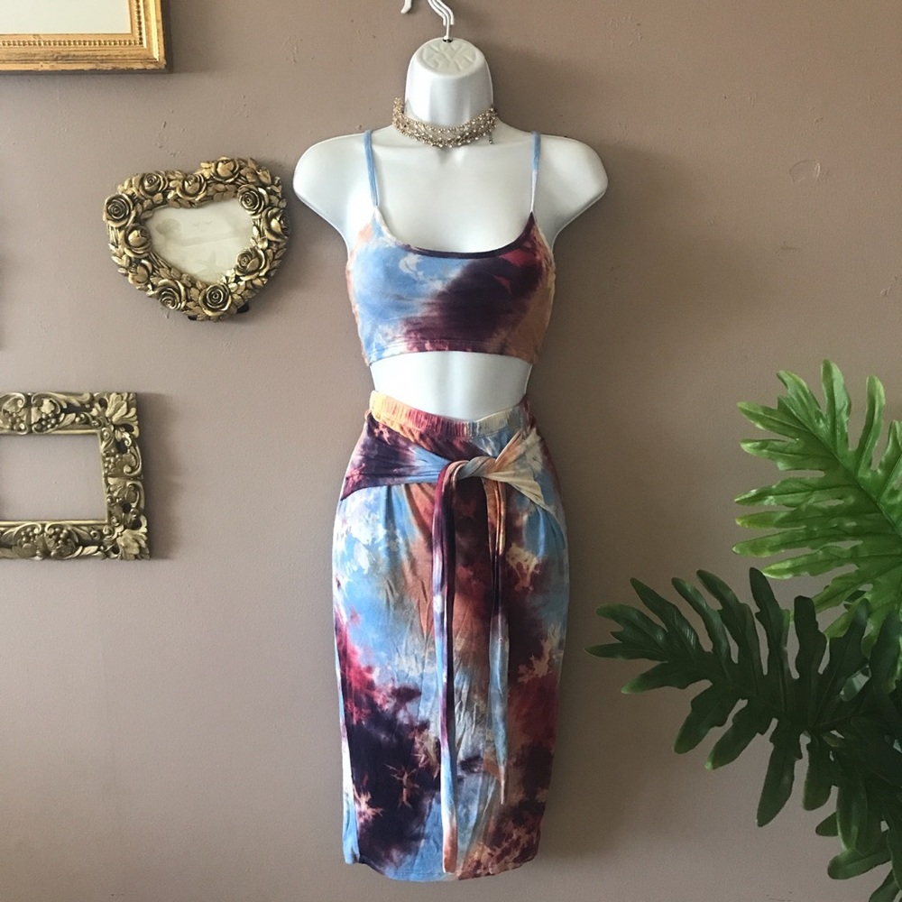 Tie dye two pieces skirt set.